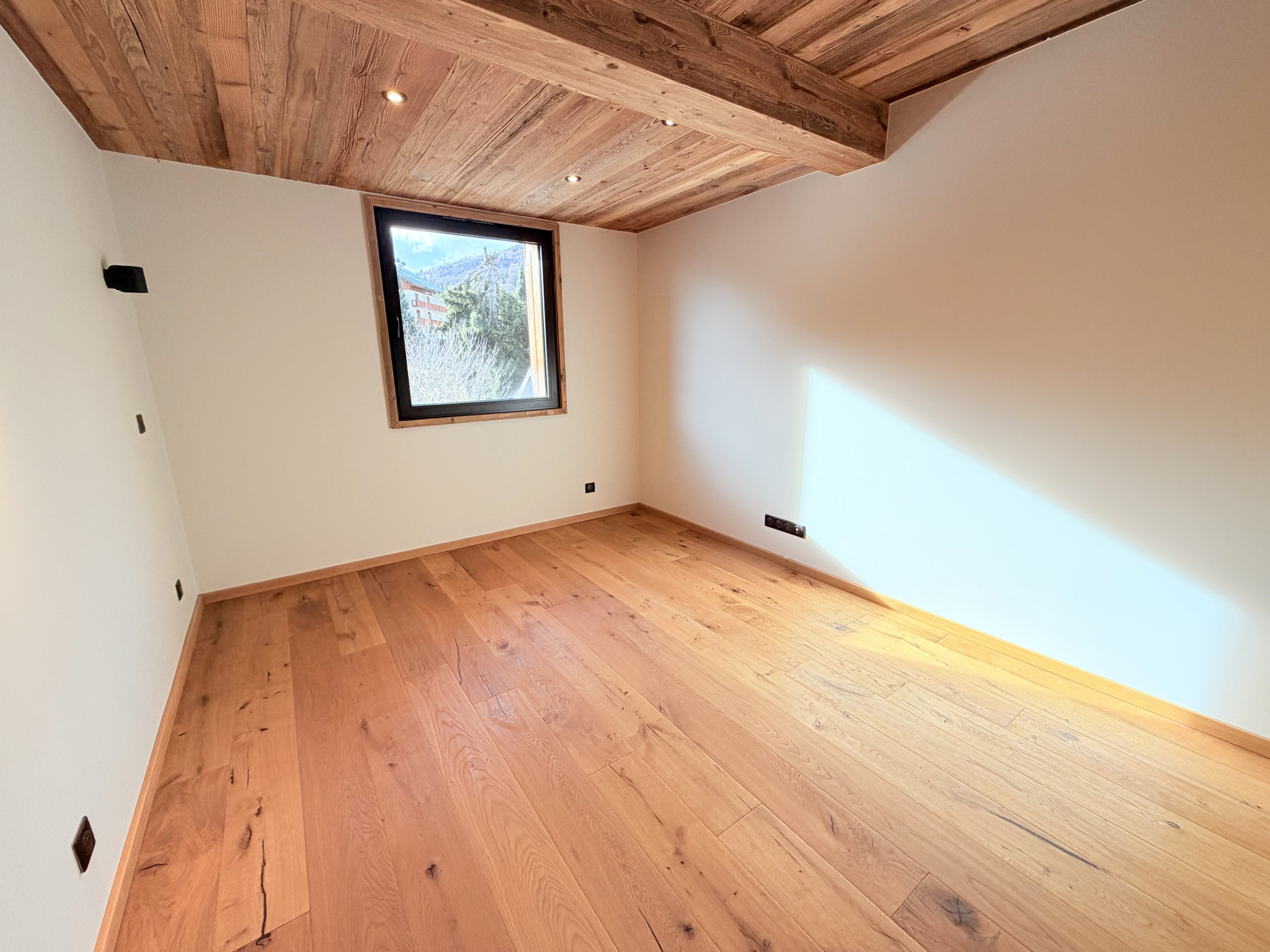 (73) SAINT-SORLIN-D'ARVES - Appartement NEUF - T4  - Hyper centre - Balcon - casier à ski chauffé & Garage #13