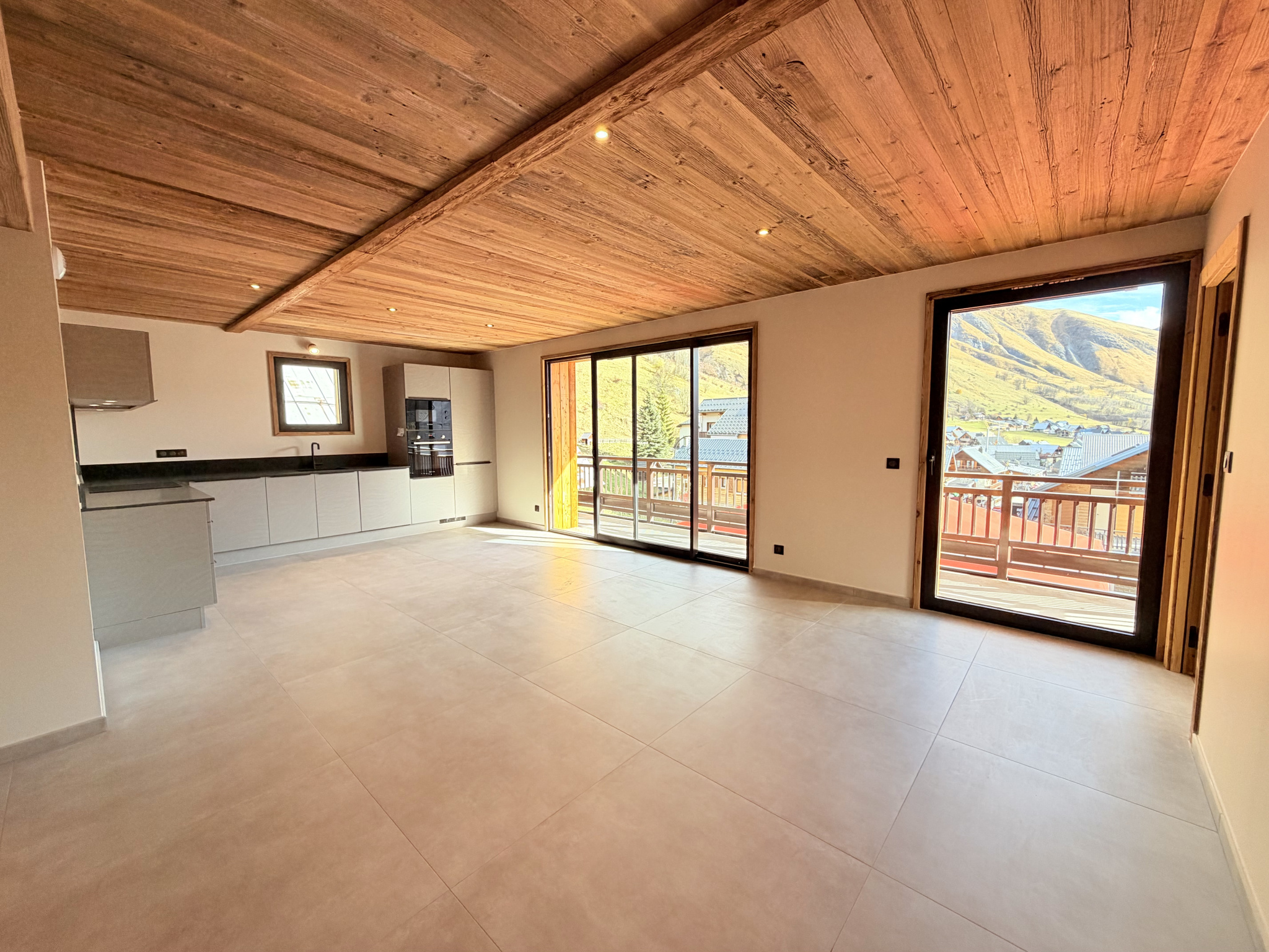 (73) SAINT-SORLIN-D'ARVES - Appartement NEUF - T4  - Hyper centre - Balcon - casier à ski chauffé & Garage #10