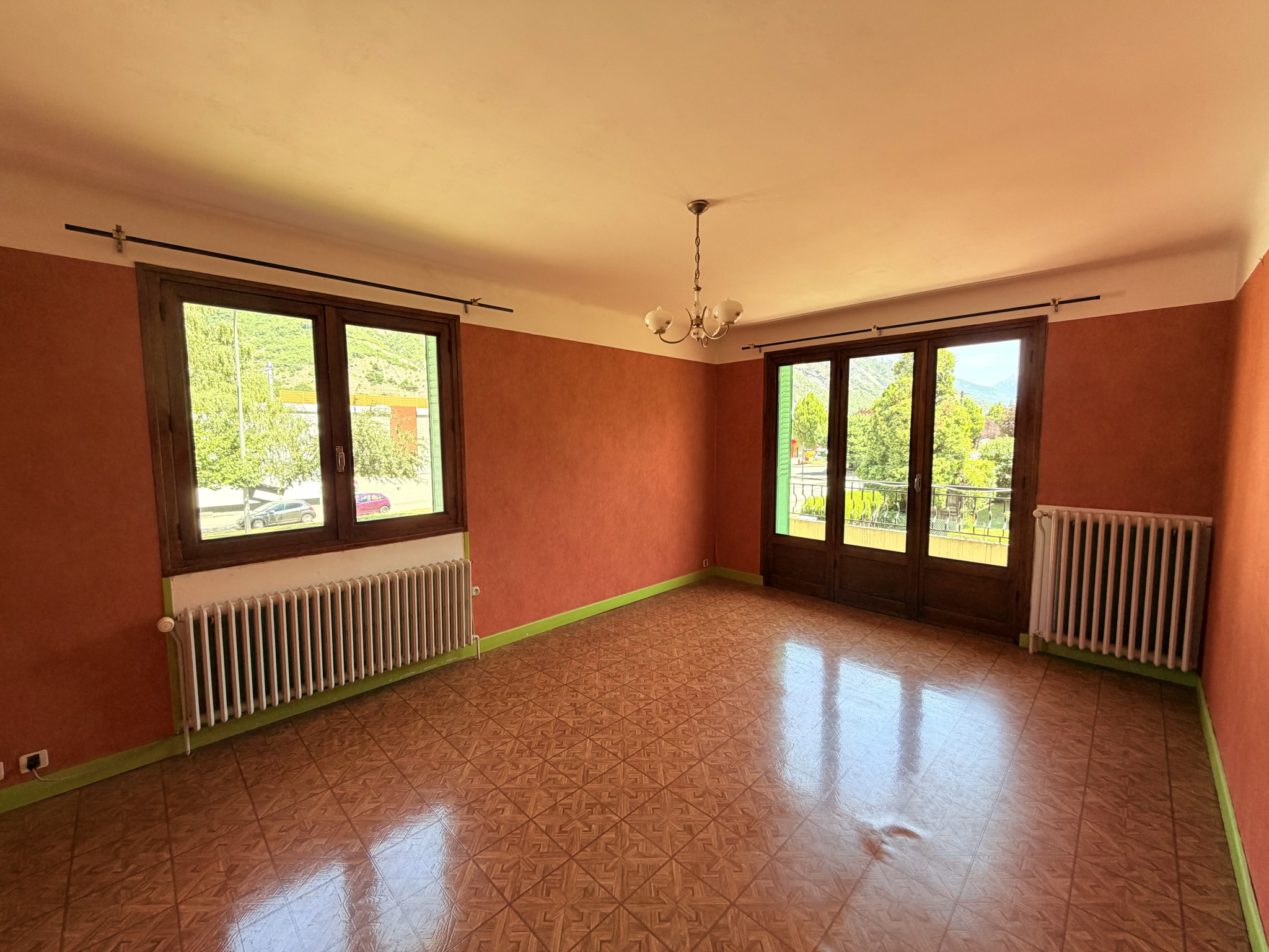 (73) SAINT-JEAN DE MAURIENNE - Maison fort potentiel - Emplacement stratégique - Remise en vente #1