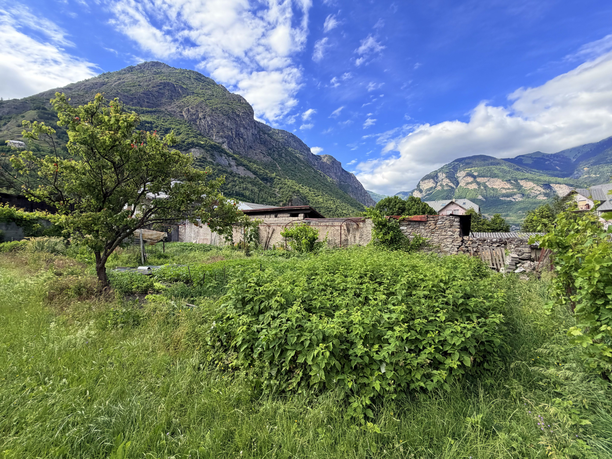 À VENDRE   EXCLUSIVITÉ  (73) SAINT-JEAN-DE-MAURIENNE   TERRAIN CONSTRUCTIBLE 1 425 m2   EMPLACEMENT RARE EN CE #10